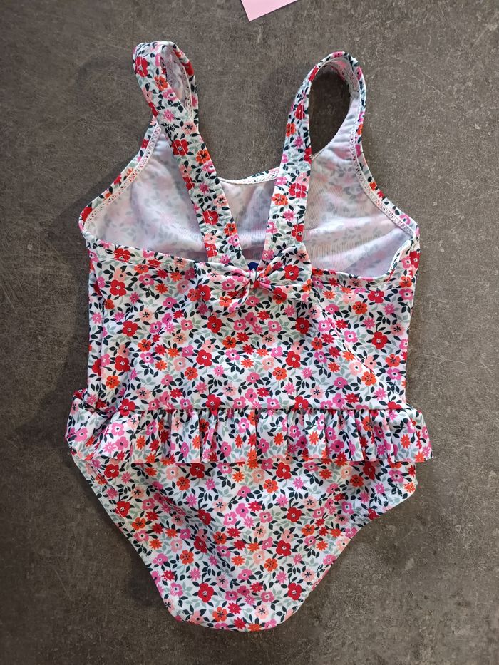 Maillot de bain fleuri 12 mois - photo numéro 4