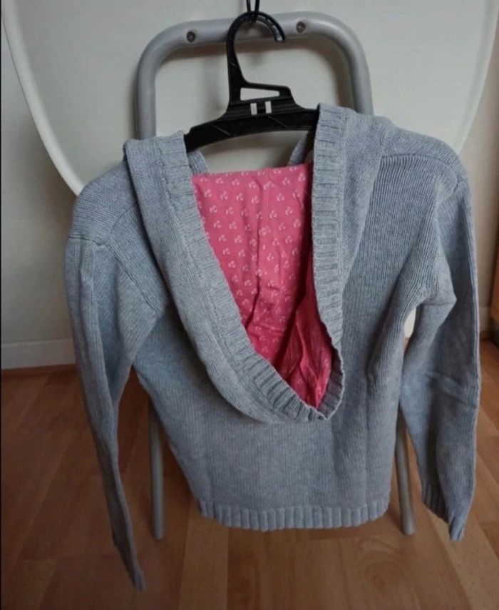 gilet pull gris boutons en bois Lisa rose 10ans - photo numéro 3
