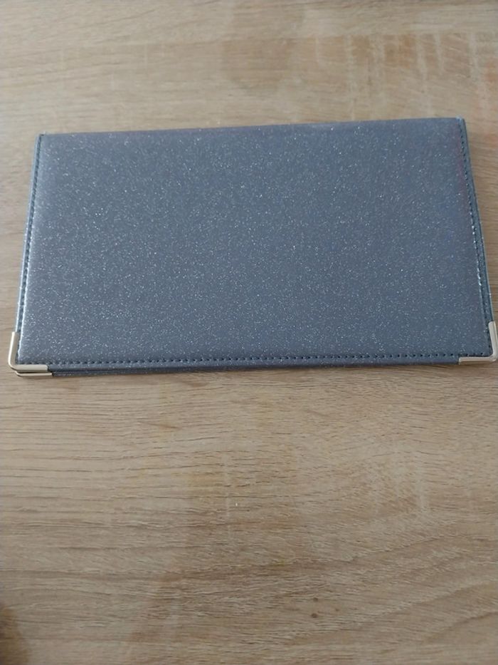 Porte carnet de chèque à paillettes