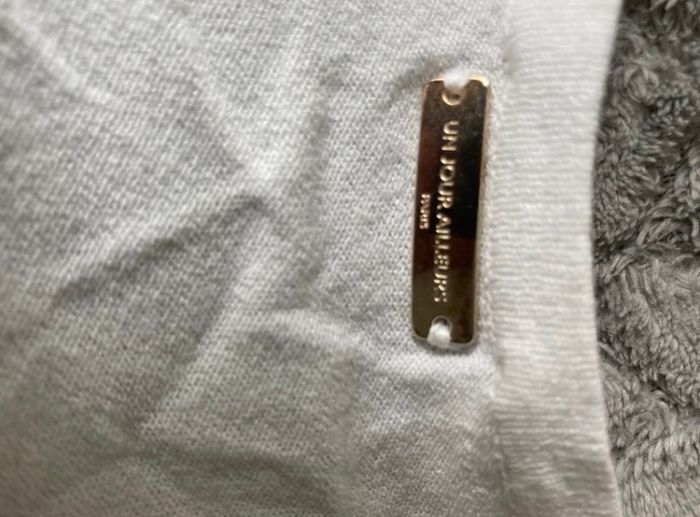 Haut Un JourAilleurs - photo numéro 2