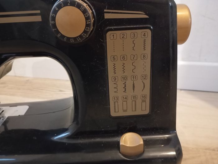 Machine a coudre - photo numéro 2