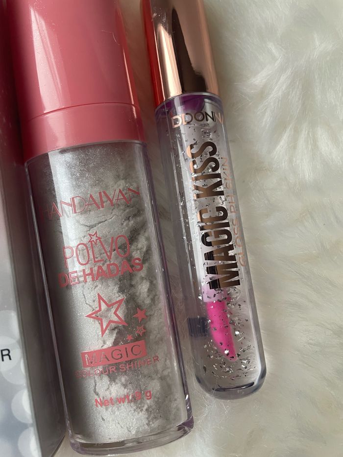 Gloss + poudre pailletée pour corps et visage - photo numéro 2