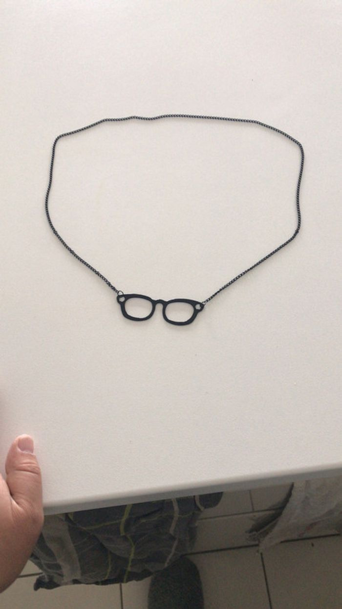 collier paire de lunette