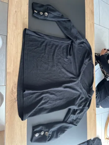 Pull noir