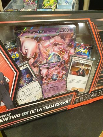 Coffret Mewtwo EX de la Team Rocket, EV10 pokémon