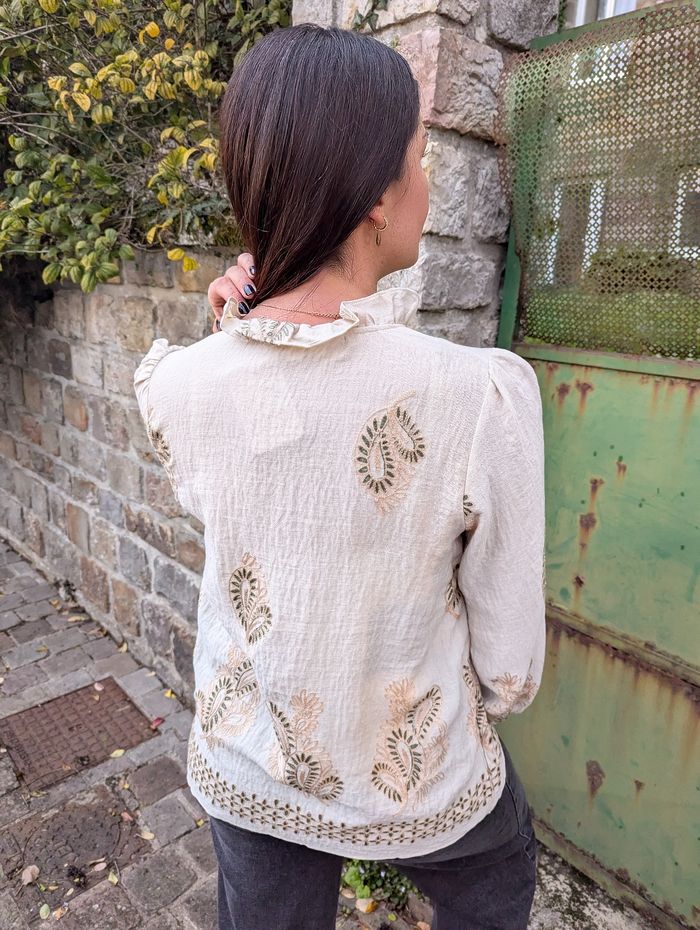 Blouse Frejus beige avec broderies kaki/écru
Taille S/M - photo numéro 4