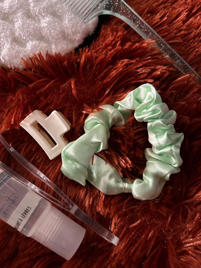 Lot d’accessoires de maquillage - photo numéro 3