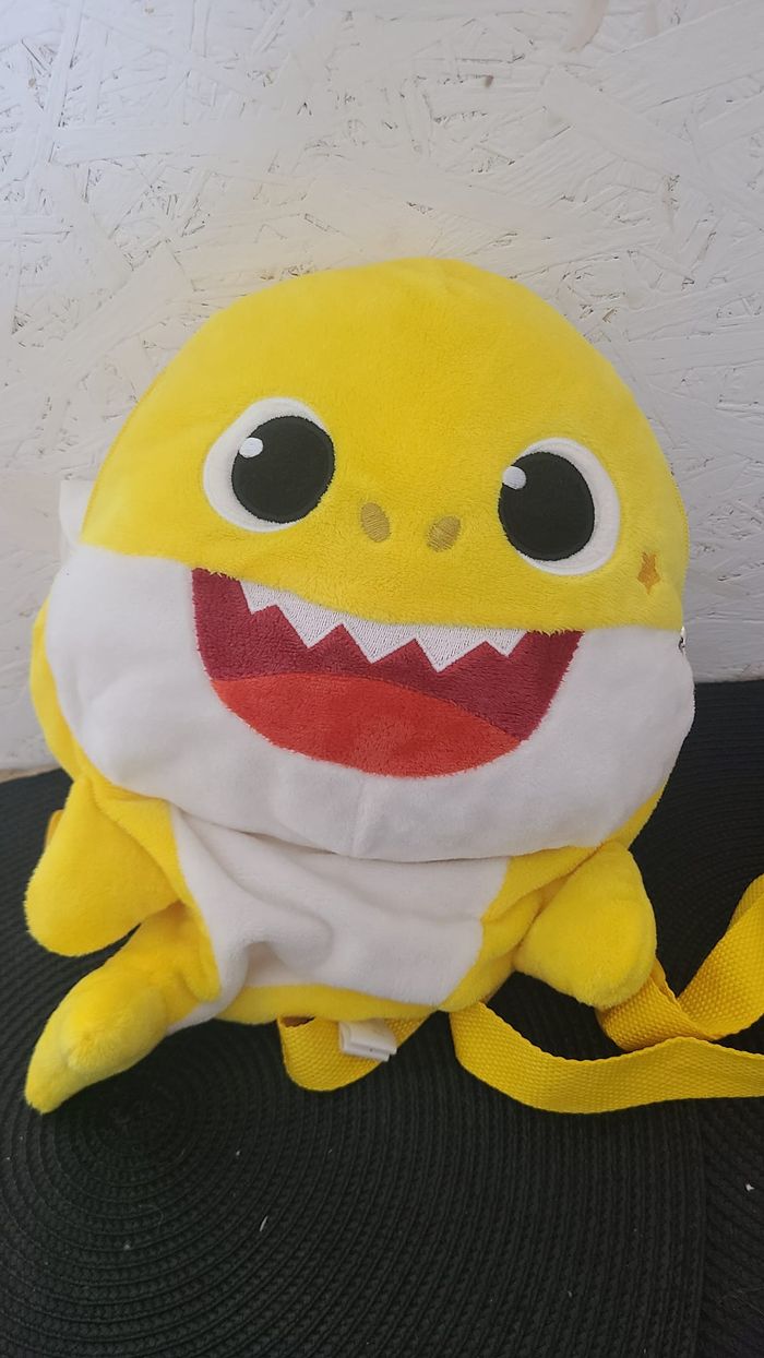 Sac à dos baby shark en peluche- Pinkfong