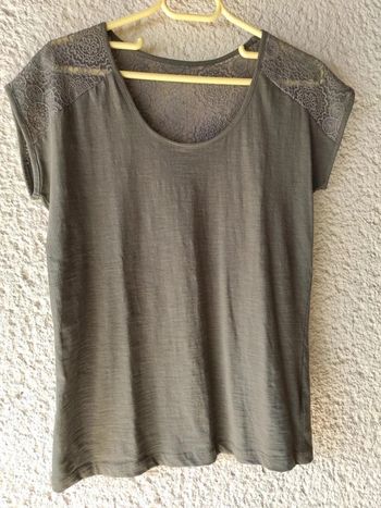 T shirt kaki dentelle