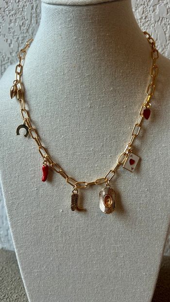 Collier à breloques pic