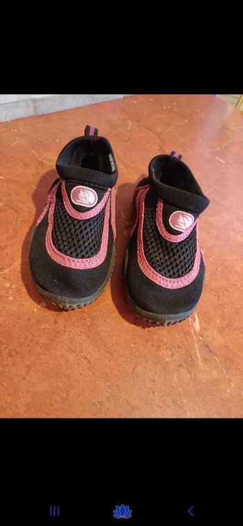 Chaussures aquatique taille 24
