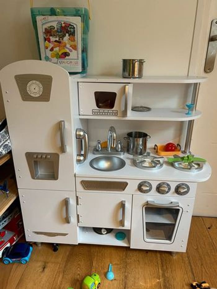 Cuisine en bois Kidkraft valeur neuve 189€ avec dînette article - photo numéro 2