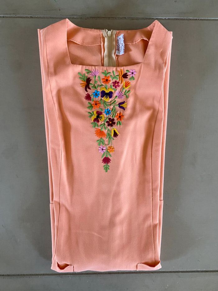 Robe vintage Bragard de service abricot avec broderies taille 40 / 42 - photo numéro 19