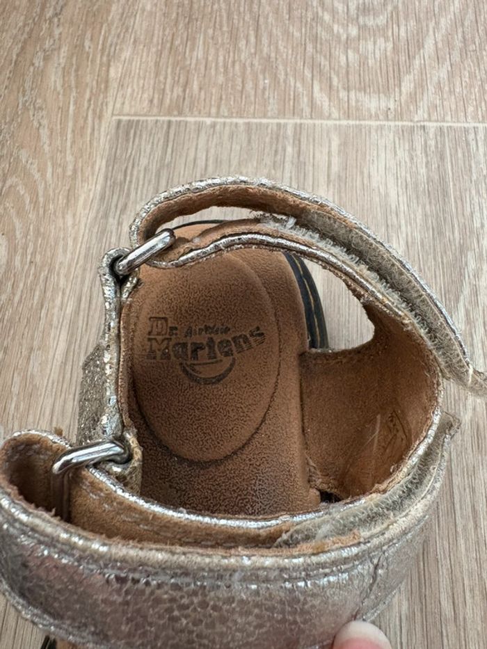Sandales dorées effet craquelés à scratch Dr Martens pointure 28 - photo numéro 9