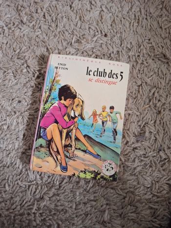Livre le club des 5 se distingue hachette vintage