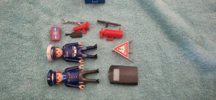 Playmobil 4023 Fourgon Equipé et Policiers - photo numéro 4