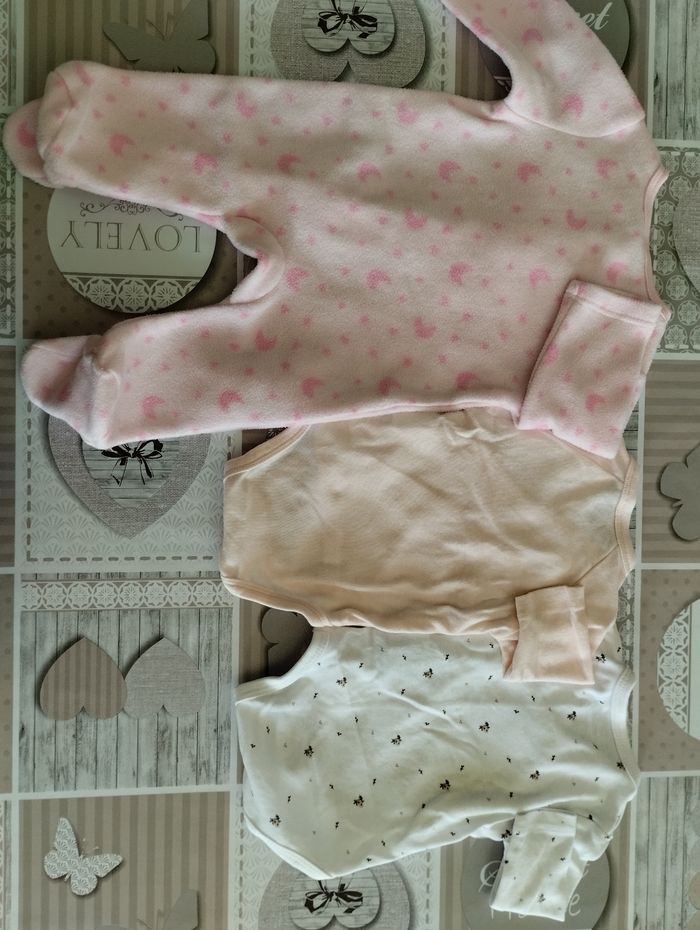 Pyjama et Body 1 mois - photo numéro 2