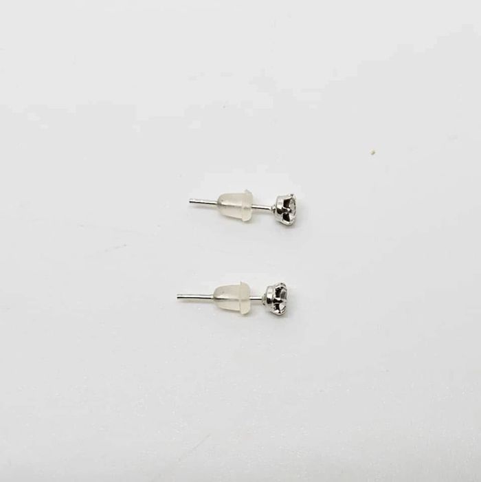 Paire de boucles d'oreilles.
Neuve 1a - photo numéro 3