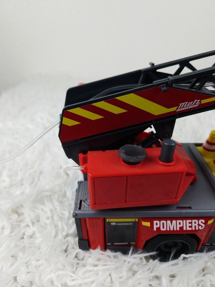 Camion de pompiers avec lanceur d eau Scania marque Dickie Toys 🎅 - photo numéro 9