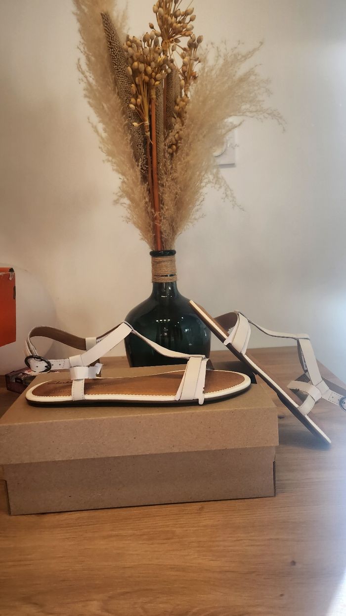 Sandales blanches Clarks – Taille 39,5