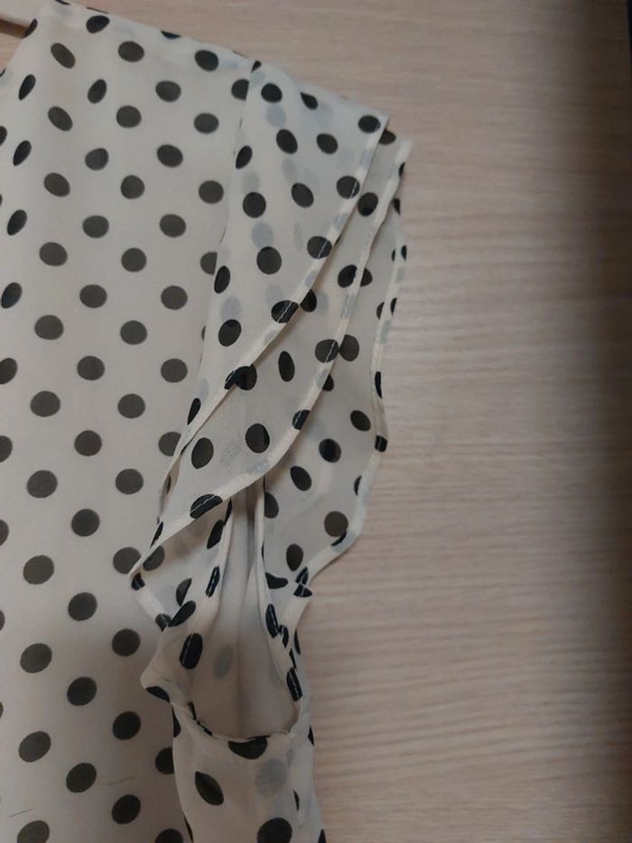 Tee-shirt beige a volant et pois noir - photo numéro 5