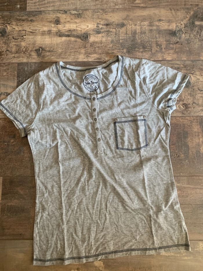 Tee shirt gris coutures apparentes