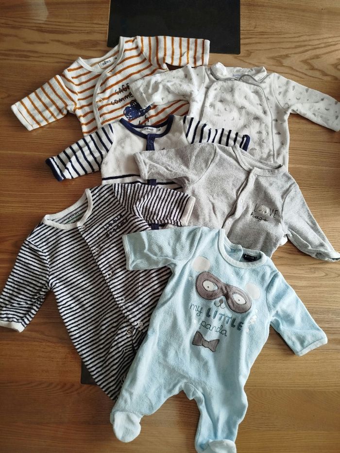 Lot vêtements 1 mois garçon - photo numéro 4