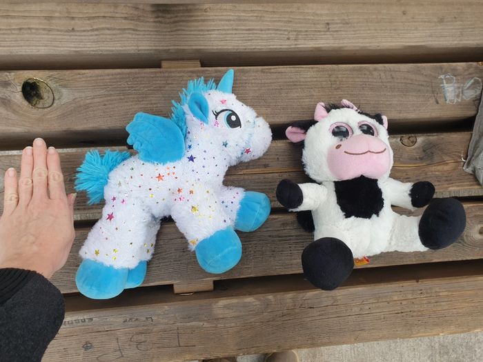 Magnifique lot 2 très belles peluches vache licorne