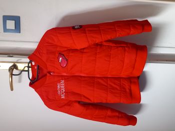 Blouson garçon rouge DISNEY PIXAR / CARS Taille 7/8 ans en bon état