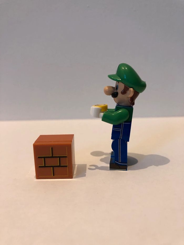 Figurine type lego Luigi. Super Mario - photo numéro 2