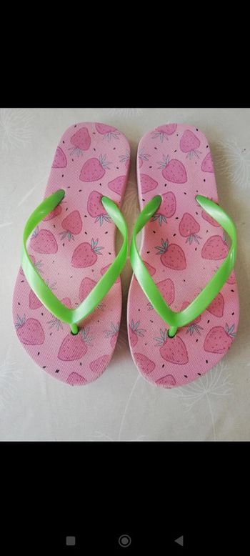 Tongs rose taille 33/34 1€
