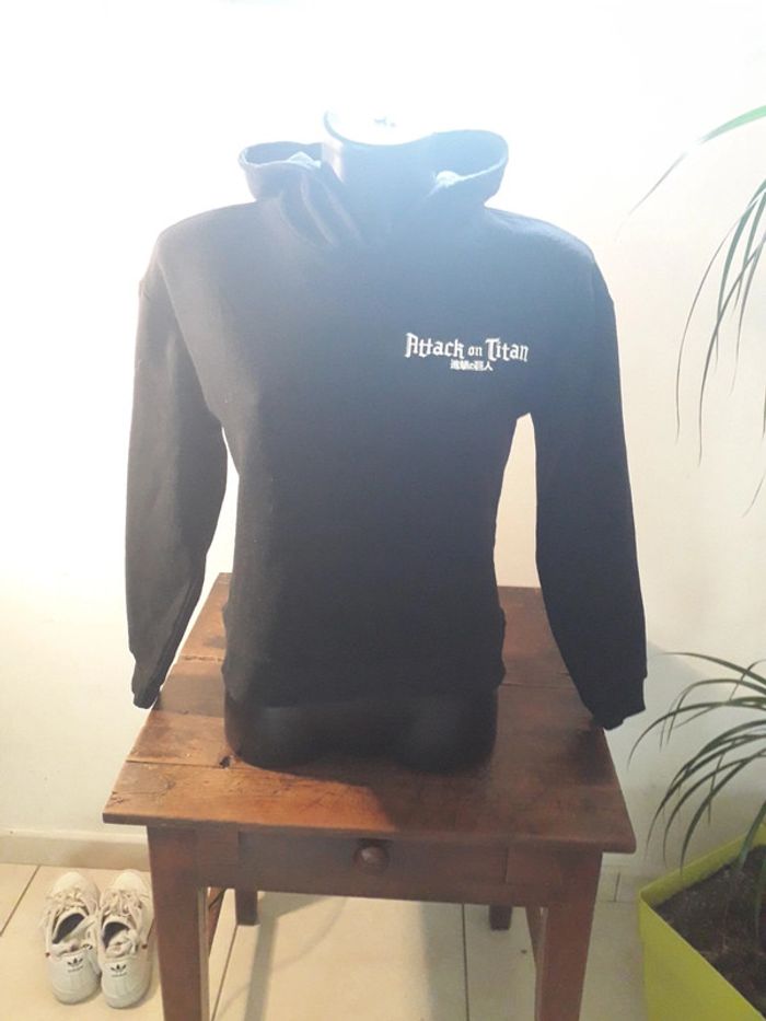 Sweat a capuche noir ado fille attack on titan taille 14 ans xs 34