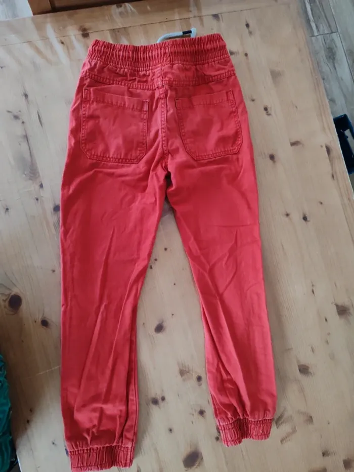 Pantalon couleur rouge - photo numéro 3