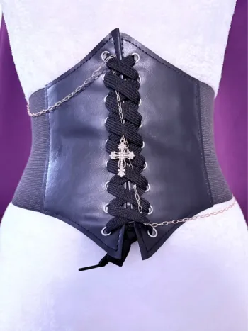 Serez taille corset ajustable avec bijoux croix doré et chaîne