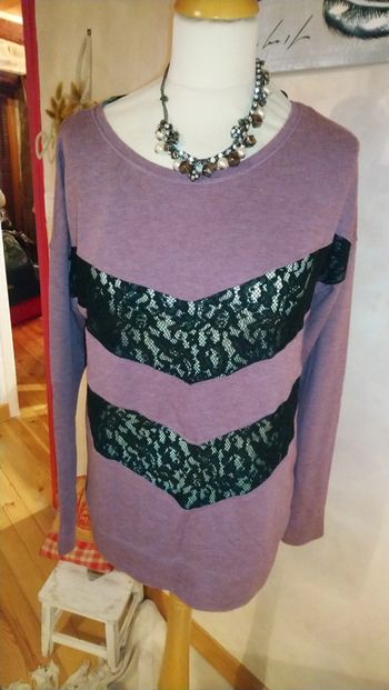 Superbe tee shirt épais avec dentelle très original ou pull léger Only taille M soit 40/42