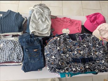 Gros lot vêtements filles 18 mois un peu de 24 mois