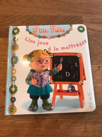 Livre P’tite fille Lisa joue à la maîtresse Numéro 1