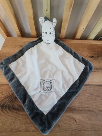 Zèbre rayé gris action