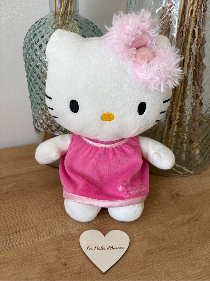 Hello kitty robe rose 22 cm