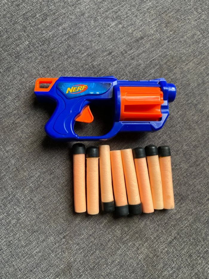 Pistolet Nerf + 8 cartouches