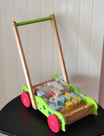 🧸 Chariot et cube en bois pour bébé – Très bon état