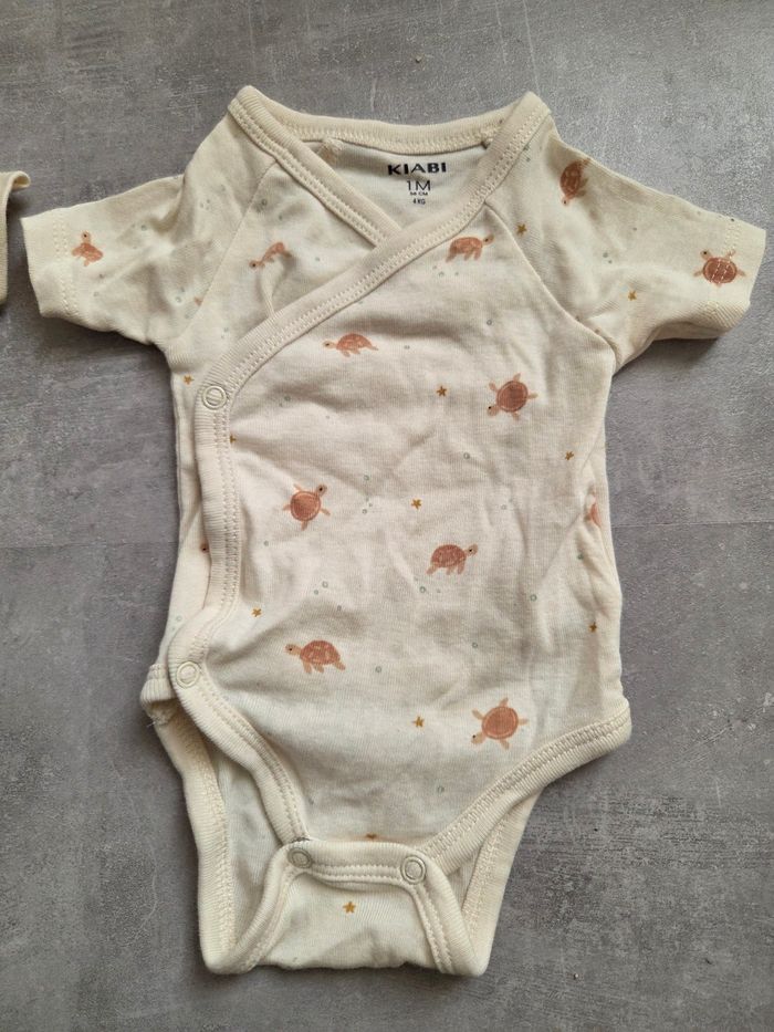 Lot de 3 bodies kiabi 1mois - photo numéro 4