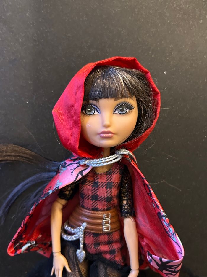 Poupée Ever After High, Cerise Hood - photo numéro 4