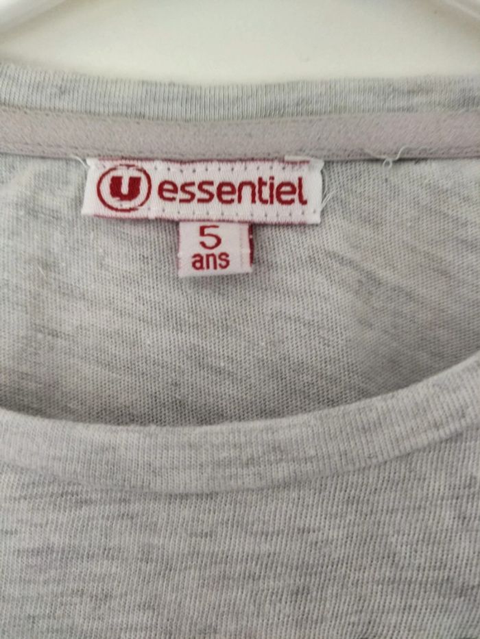 T-shirt manches longues motif papillon 5 ans - photo numéro 3