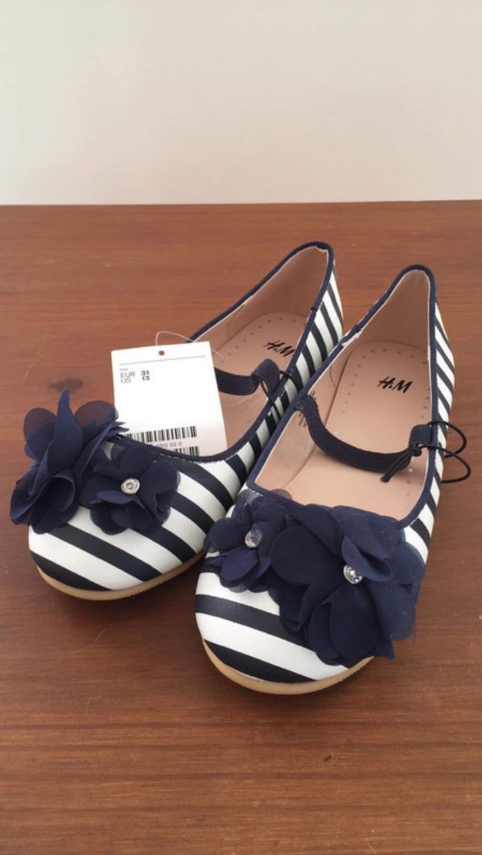 Ballerines rayées avec fleurs H&M