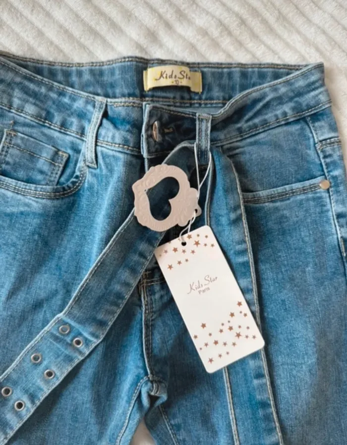 Jean bleu avec ceinture – Taille 10 ans – Neuf avec étiquette - photo numéro 3