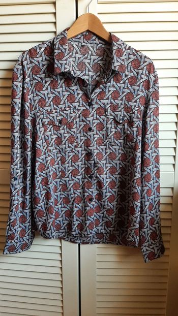 Chemisier  vintage à motifs géométriques.