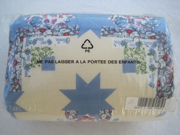 Couette 120 x 165 cm motif patchwork neuve - photo numéro 2