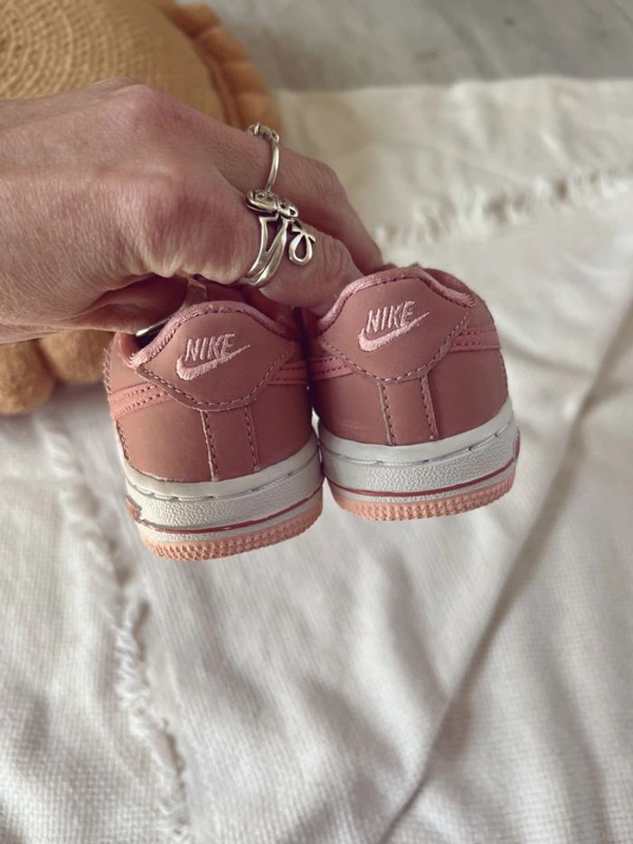Baskets Nike air force rose 19,5 - photo numéro 7