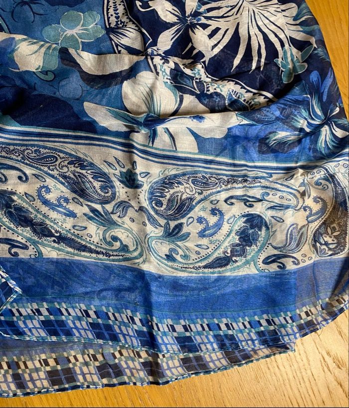 Foulard bleu fleuri - photo numéro 5